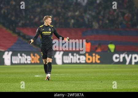 Barcelona, Spanien. Januar 2024. Torhüter Filip Jorgensen (13) von Villarreal, der während des LaLiga-Spiels zwischen dem FC Barcelona und Villarreal im Estadio Olimpico de Montjuic in Barcelona gesehen wurde. (Foto: Gonzales Photo/Alamy Live News Stockfoto