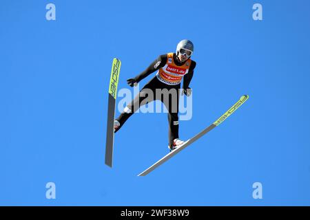Schonach, Deutschland. Januar 2024. Jarl Magnus Riiber (Norwegen) gewinnt Springen beim FIS Weltcup Nordische Kombination Schonach 2024 Credit: dpa/Alamy Live News Stockfoto