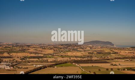 Die Marken, eine Region Ostitaliens, erhebt sich zwischen dem Apennin-Gebirge und der Adria. Stockfoto