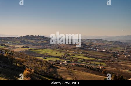 Die Marken, eine Region Ostitaliens, erhebt sich zwischen dem Apennin-Gebirge und der Adria. Stockfoto