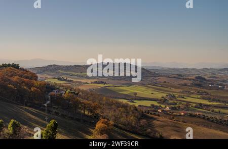 Die Marken, eine Region Ostitaliens, erhebt sich zwischen dem Apennin-Gebirge und der Adria. Stockfoto