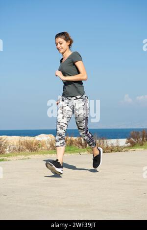 Frau am Strand Stockfoto