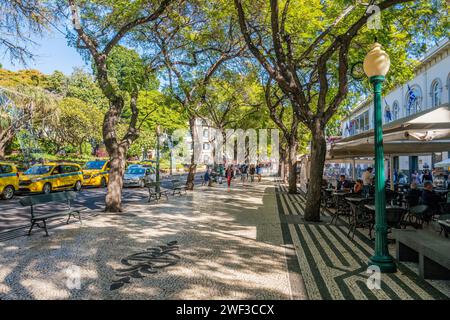 Die Fußgängerzone in der madeirischen Stadt Funchal. Stockfoto