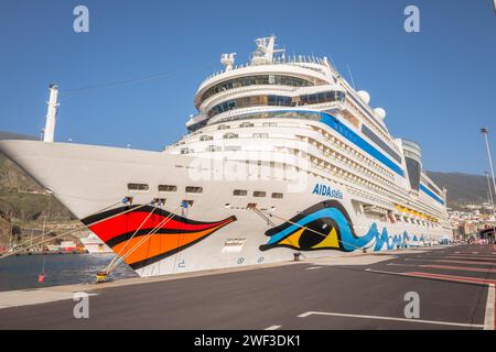 Das Kreuzfahrtschiff Aida stella am Kreuzfahrtterminal auf der Kanarischen Insel La Pamla. Stockfoto