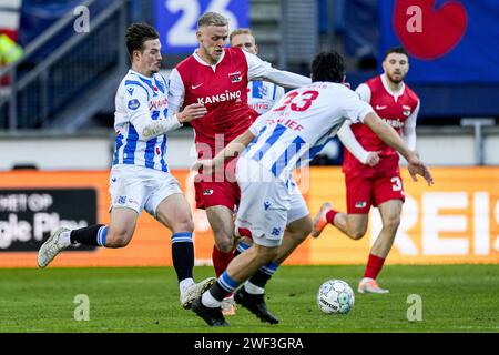 HEERENVEEN - (l-r) Simon Olsson von sc Heerenveen, Jens Odgaard von AZ Alkmaar während des niederländischen Eredivisie-Spiels zwischen sc Heerenveen und AZ Alkmaar im Abe Lenstra Stadion am 28. Januar 2024 in Heerenveen, Niederlande. ANP ED VAN DE POL Stockfoto