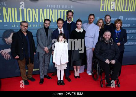 Gast, Hassan Akkouch, Tom Schilling, Pola Friedrichs, Christopher Puppe, Karoline Herfurth, Rurik Gislason, Anneke Kim Sarnau, Haraldur Thorleifsson, G Stockfoto