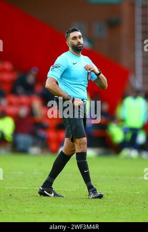 Bramall Lane, Sheffield, England - 27. Januar 2024 Schiedsrichter Sunny Gill - während des Spiels Sheffield United gegen Brighton, Emirates FA Cup, 2023/24, Bramall Lane, Sheffield, England - 27. Januar 2024 Credit: Arthur Haigh/WhiteRosePhotos/Alamy Live News Stockfoto