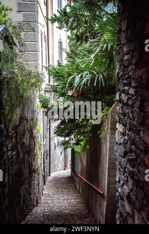 Eine romantische Gasse in Varenna am Comer See, Italien Stockfoto