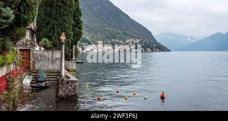 Blick auf Fiumelatte am Comer See, aus Varenna, Italien Stockfoto