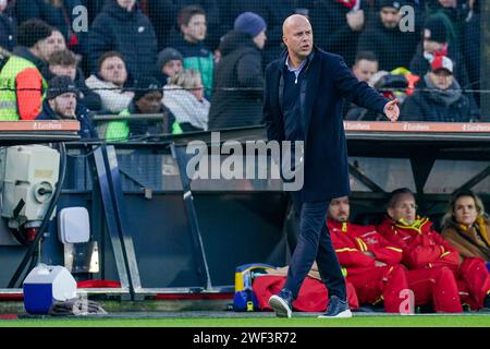 ROTTERDAM, NIEDERLANDE - 28. JANUAR: Trainer Arne Slot of Feyenoord Gesten während des niederländischen Eredivisie-Spiels zwischen Feyenoord und FC Twente im Stadion Feyenoord am 28. Januar 2024 in Rotterdam, Niederlande. (Foto: Joris Verwijst/Orange Pictures) Stockfoto