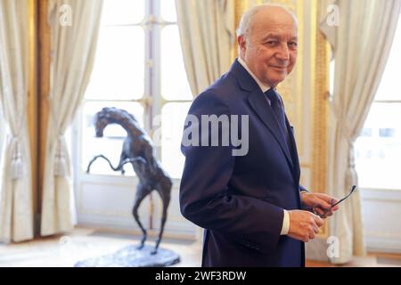 Paris, Frankreich. Januar 2024. © PHOTOPQR/LE PARISIEN/olivier corsan ; Paris ; 26/01/2024 ; Paris, Frankreich, le 26 janvier 2024. Laurent Fabius, Président du Conseil Constitutionnel, avec son Institution a censuré de nombreux articles de la loi Immigration qui étaient des cavaliers législatifs. Foto: LP/Olivier Corsan Paris, Frankreich, 26. januar 2024 Laurent Fabius, Präsident des Verfassungsrates. Die Institution zensierte zahlreiche Artikel des Einwanderungsgesetzes *** Local Caption *** LAURENT FABIUS Credit: MAXPPP/Alamy Live News Stockfoto