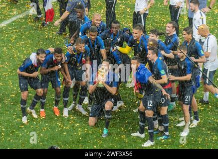 Moskau, Russland – 15. Juli 2018. Die Weltmeisterschaft gewinnt Frankreich mit der Trophäe nach dem Finale der Weltmeisterschaft Frankreich gegen Kroatien (4:2). Stockfoto