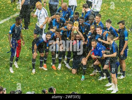 Moskau, Russland – 15. Juli 2018. Die Weltmeisterschaft gewinnt Frankreich mit der Trophäe nach dem Finale der Weltmeisterschaft Frankreich gegen Kroatien (4:2). Stockfoto