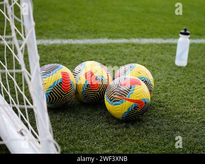 London, Großbritannien. Januar 2024. London, England, 28. Januar 2024: Die Bälle vor dem Spiel der Barclays FA Womens Super League zwischen Tottenham Hotspur und Manchester City in der Brisbane Road in London. (Jay Patel/SPP) Credit: SPP Sport Press Photo. /Alamy Live News Stockfoto