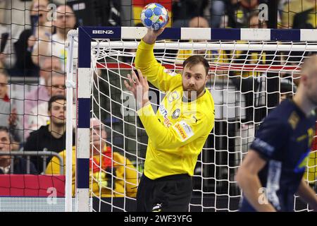 KÖLN, DEUTSCHLAND - 28. JANUAR Lanxess Arena, Männer EHF Euro 2024 PLATZIERUNGSSPIEL 3/4 Schweden - Deutschland v.l., Parade Torhüter Andreas Wolff (Deutschland, DHB) Stockfoto