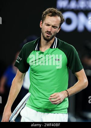 Melbourne, Australien. Januar 2024. Daniil Medwedew aus Russland reagiert im Finale der Männer gegen Jannik Sinner aus Italien beim Australian Open Tennis Turnier in Melbourne, Australien, am 28. Januar 2024. Quelle: Ma Ping/Xinhua/Alamy Live News Stockfoto