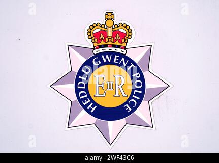 Eine allgemeine Ansicht eines Gwent Police Logos vor dem Spiel der vierten Runde des Emirates FA Cup in Rodney Parade, Newport. Bilddatum: Sonntag, 28. Januar 2024. Stockfoto