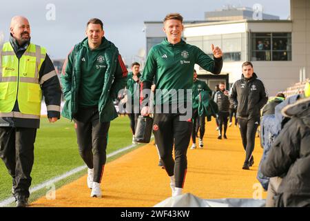 Newport, Großbritannien. Januar 2024. Manchester United Mittelfeldspieler Scott McTominay (39) Gesten kommen während des Spiels der Vierten Runde des Newport County AFC gegen Manchester United FC Emirates FA Cup in Rodney Parade, Newport, Wales, Großbritannien am 28. Januar 2024 Credit: Every Second Media/Alamy Live News Stockfoto