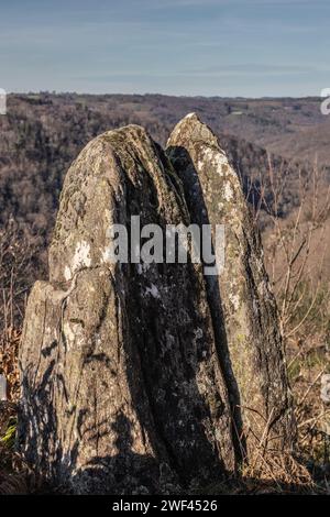 Vue hivernale depuis le Site de la Roche sur la vallée de la vézère Stockfoto