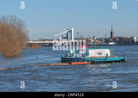 Rheinkrake, die Müllfalle am Rhein: Ziel ist nicht nur, Müll abzufangen, bevor er im Naturschutzgebiet Wattenmeer landet, sondern auch, Stockfoto