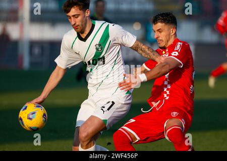 Foto Claudio Grassi/LaPresse 28 Gennaio 2024 - Monza, Italia - Sport, calcio - Monza vs Sassuolo - Campionato italiano di calcio Serie A TIM 2023/2024 - U-Power Stadion. Nella Foto: Mattia Viti (US Sassuolo) vs Dany Mota (AC Monza) 28. Januar 2024 - Monza, Italien - Sport, Fußball - AC Monza vs US Sassuolo - italienische Serie A TIM Football Championship 2023/2024 - U-Power Stadium. Auf dem Bild: Mattia Viti (US Sassuolo) vs Dany Mota (AC Monza) Stockfoto