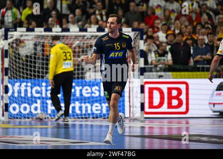 Köln, Deutschland. Januar 2024. Das Glück von Hampus Wanne (Schweden) nach einem Tor im Finale auf Platz 3 und 4 des Menâ EHF Euro 2024 zwischen Schweden und Deutschland in der Lanxess Arena, Köln, Deutschland Credit: Independent Photo Agency/Alamy Live News Stockfoto