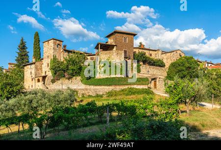 Das malerische Dorf Montefioralle, in der Nähe von Greve in Chianti, an einem sonnigen Sommertag. Provinz Florenz, Toskana, Italien. Stockfoto