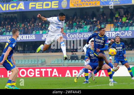 Foto Paola Garbuio/LaPresse 28 Gennaio 2024 - Verona, Italia - Sport, calcio -Hellas Verona vs Frosinone - Campionato italiano di calcio Serie A TIM 2023/2024 - Stadio Marcantonio Bentegodi. Nella Foto: Occasione di Walid Cheddira (70 Frosinone Calcio) Verona)28. Januar 2024 Verona, Italien - Sport, Fußball - Hellas Verona vs Frosinone - italienische Serie A TIM Fußballmeisterschaft 2023/2024 - Marcantonio Bentegodi Stadion. Im Bild: Walid Cheddira (70 Frosinone Calcio) Gelegenheit Stockfoto