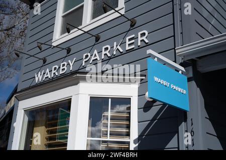 Walnut Creek, Usa. 30. März 2023. Warby Parker Sonnenbrillengeschäft in Walnut Creek, Kalifornien, 30. März 2023. (Foto: Smith Collection/Gado/SIPA USA) Credit: SIPA USA/Alamy Live News Stockfoto