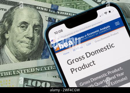 Die Website des Bruttoinlandsprodukts (BIP) ist auf der Website des Bureau of Economic Analysis (BEA) zu sehen. Die US-Wirtschaft wuchs im 4. ... Mit 3,3 % Stockfoto