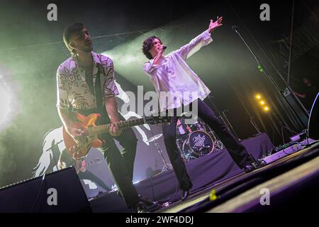 Cartagena, Spanien. Juli 2023. Die spanische Rockband Arde Bogota trat während ihres Auftritts beim La Mar de Musicas Festival in Cartagena auf. © ABEL Stockfoto