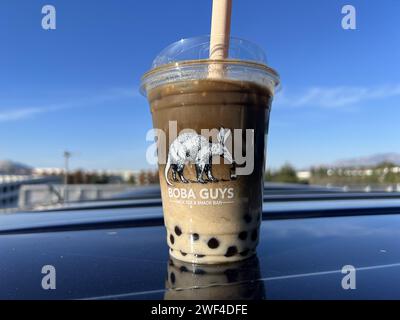 San Ramon, USA. November 2023. Nahaufnahme von Boba Guys Bubble Tea Drink, San Ramon, Kalifornien, 27. November 2023. (Foto: Smith Collection/Gado/SIPA USA) Credit: SIPA USA/Alamy Live News Stockfoto