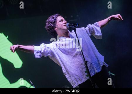 Cartagena, Spanien. Juli 2023. Die spanische Rockband Arde Bogota trat während ihres Auftritts beim La Mar de Musicas Festival in Cartagena auf. © ABEL Stockfoto