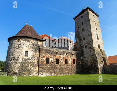 Die Wasserburg Svihov im Lokal vodní hrad Švihov ist ein Überrest einer mittelalterlichen Wasserfestung in Tschechien Stockfoto