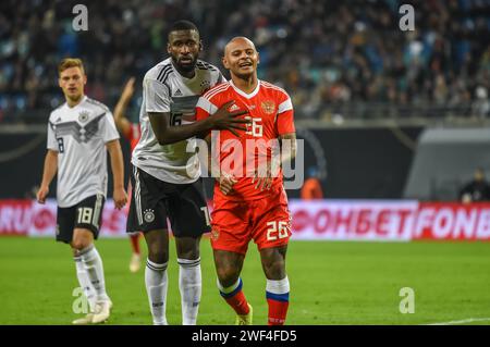 Leipzig, Deutschland – 15. November 2018. Der deutsche Fußballnationalverteidiger Antonio Rudiger und der russische Stürmer Ari Ferreira während des internationalen fri Stockfoto