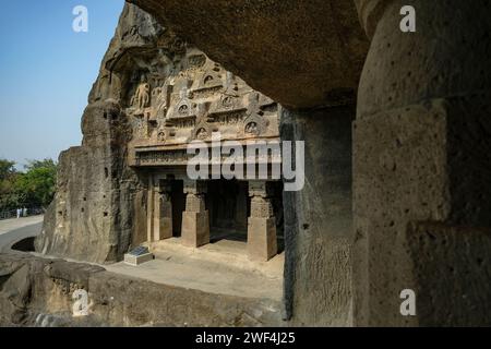 Ellora, Indien - 22. Januar 2024: Die Ellora Caves sind ein von Felsen gehauener Höhlenkomplex im Bezirk Aurangabad in Maharashtra, Indien. Stockfoto