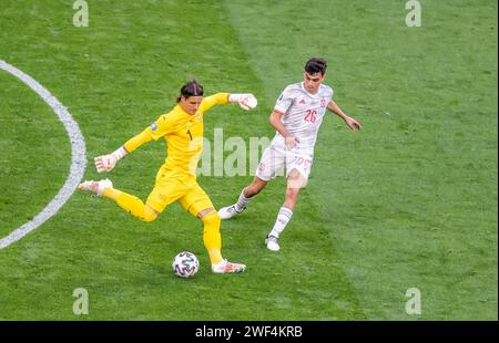 Sankt Petersburg, Russland – 2. Juli 2021. Schweizer Torhüter Yann Sommer und spanischer Mittelfeldspieler Pedri im Viertelfinale DER EURO 2020 Schweiz gegen Sp Stockfoto