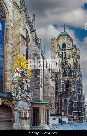 Wien, Österreich - 26. April 2023: Äußere der Johannes-Capistrano-Kanzel, Kapistran-Chor, neben dem Katakombeneingang des gotischen Mittelalters Stockfoto