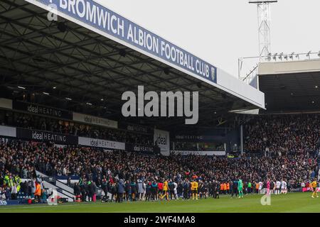 Das Spiel wird vorübergehend aufgrund von Zuschauerproblemen während des Spiels West Bromwich Albion gegen Wolverhampton Wanderers at the Hawthorns, West Bromwich, Großbritannien, 28. Januar 2024 (Foto: Gareth Evans/News Images) eingestellt. Stockfoto