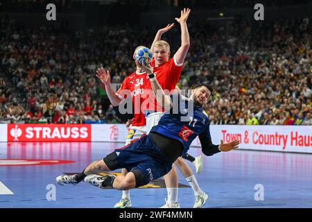 Köln, Deutschland. Januar 2024. Nicolas Tournat (Frankreich) im Finale des EHF Euro 2024-Spiels von Menâ&#x80;&#x99;zwischen Frankreich und Dänemark in der Lanxess Arena, Köln, Deutschland Credit: Independent Photo Agency/Alamy Live News Stockfoto