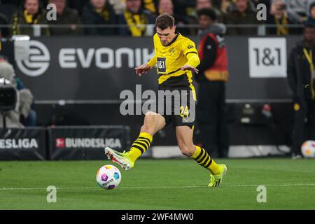 Dortmund, Deutschland. Januar 2024. 28.01.2024, Fussball, Saison 2023/2024, 1. Bundesliga, 19. Spieltag, Borussia Dortmund - VfL Bochum 1848, Thomas Meunier (Borussia Dortmund) Foto: Dennis Ewert/RHR-Foto/dpa/Alamy Live News Stockfoto