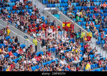 Sankt Petersburg, Russland – 2. Juli 2021. Treten Sie beim Viertelfinale DER EURO 2020 Schweiz gegen Spanien (1:1) mit spanischen Fans auf. Stockfoto