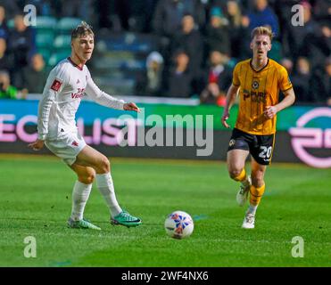 Rodney Parade, Newport, Großbritannien. Januar 2024. FA Cup Fourth Round Football, Newport County gegen Manchester United; Rasmus Hojlund von Manchester United spielt den Ball nach vorne Credit: Action Plus Sports/Alamy Live News Stockfoto