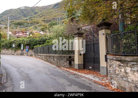 TREMEZZO, ITALIEN - 5. OKTOBER 2023 - Ort der Hinrichtung des italienischen Diktators Benito Mussolini in Tremezzo, Italien Stockfoto