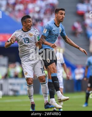 Samara, Russland – 25. Juni 2018. Der Mittelfeldspieler der uruguayischen Fußballnationalmannschaft Matias Vecino und der russische Mittelfeldspieler Alexander Samedov während der FIFA-Weltmeisterschaft Stockfoto