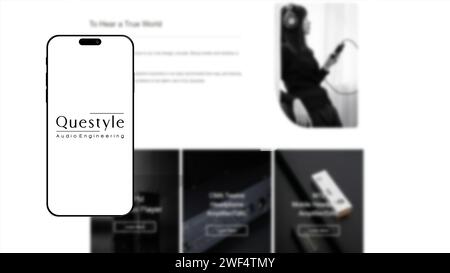 Istanbul, Türkei - 25. Januar 2024: Logo der Marke Questyle auf dem Smartphone-Bildschirm mit Questyle-Website im Hintergrund. Questyle ist ein Audiounternehmen von High Stockfoto