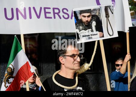 Madrid, Madrid, SPANIEN. Januar 2024. Protest im Zentrum Madrids gegen die Plattform „Frau, Leben und Freiheit“ für zwei neue staatliche Morde, Mohammad Gobadlou und Farhad Salimi. Mehr als 800 Menschen wurden 2023 vom iranischen Ayatollah-Regime hingerichtet. (Kreditbild: © Richard Zubelzu/ZUMA Press Wire) NUR REDAKTIONELLE VERWENDUNG! Nicht für kommerzielle ZWECKE! Quelle: ZUMA Press, Inc./Alamy Live News Stockfoto