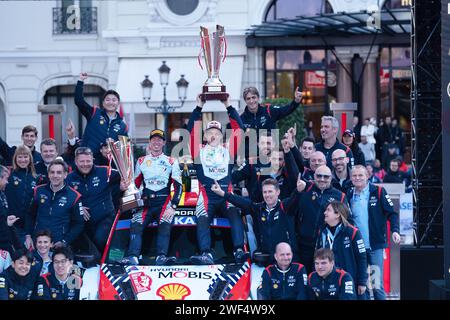 Gap, Fürstentum Monaco. Januar 2024. Feiert Das Finalpodium Monaco, Während Der Fia-Rallye-Weltmeisterschaft Wrc Rallye Automobile Monte-Carlo 2024 28. Januar Gap, Frankreich Credit: Independent Photo Agency/Alamy Live News Stockfoto