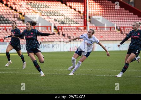 London, Großbritannien. Januar 2024. London, England, 28. Januar 2024: Martha Thomas (17 Tottenham Hotspur) in der Barclays FA Womens Super League zwischen Tottenham Hotspur und Manchester City in der Brisbane Road in London. (Pedro Porru/SPP) Credit: SPP Sport Press Photo. /Alamy Live News Stockfoto