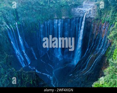 Luftaufnahme der Tumpak Sewu Wasserfälle Stockfoto